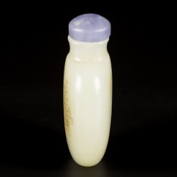 Een Hetian jade snuff bottle gedecoreerd met een schildpad, China, 19e eeuw.