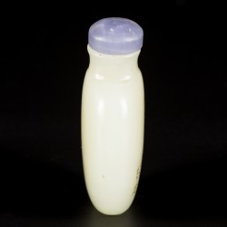 Een Hetian jade snuff bottle gedecoreerd met een schildpad, China, 19e eeuw.