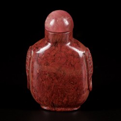Een stenen snuff bottle met leeuwenkoppen, China, 1e helft 20e eeuw.