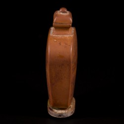 Een houten snuff bottle met landschapsdecor, China, 19e eeuw.