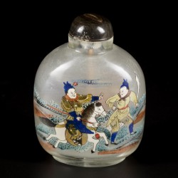 Een lot van (4) glazen snuff bottles met diverse decors, China, 1e helft 20e eeuw.
