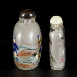 Een lot van (4) glazen snuff bottles met diverse decors, China, 1e helft 20e eeuw.
