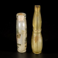 Een lot van (4) glazen snuff bottles met diverse decors, China, 1e helft 20e eeuw.