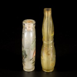 Een lot van (4) glazen snuff bottles met diverse decors, China, 1e helft 20e eeuw.