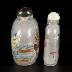 Een lot van (4) glazen snuff bottles met diverse decors, China, 1e helft 20e eeuw.