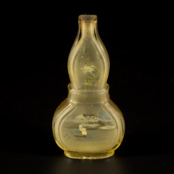 Een lot van (4) glazen snuff bottles met diverse decors, China, 1e helft 20e eeuw.