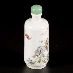 Een porseleinen snuff bottle met decor van een wijze op een ezel, China, 19e eeuw.