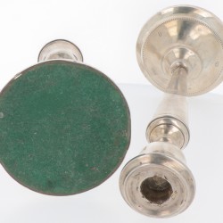 (2) delige set tafelkandelaren zilver.