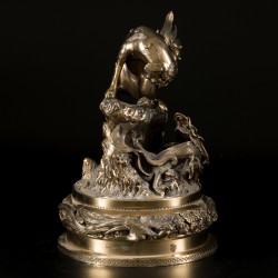 Een grote bronzen wierookbrander op sokkel, Japan, Meiji periode.