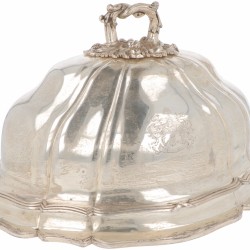 Cloche verzilverd.