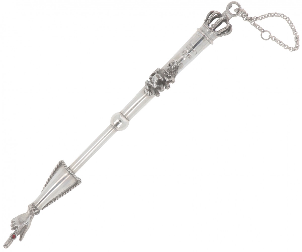 Joodse jat (Thoralezer) met ketting zilver.