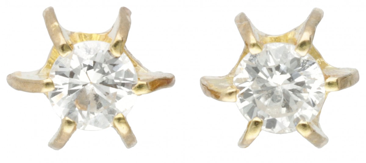 14 kt. Geelgouden solitair oorstekers bezet met ca. 0.10 ct. diamant.