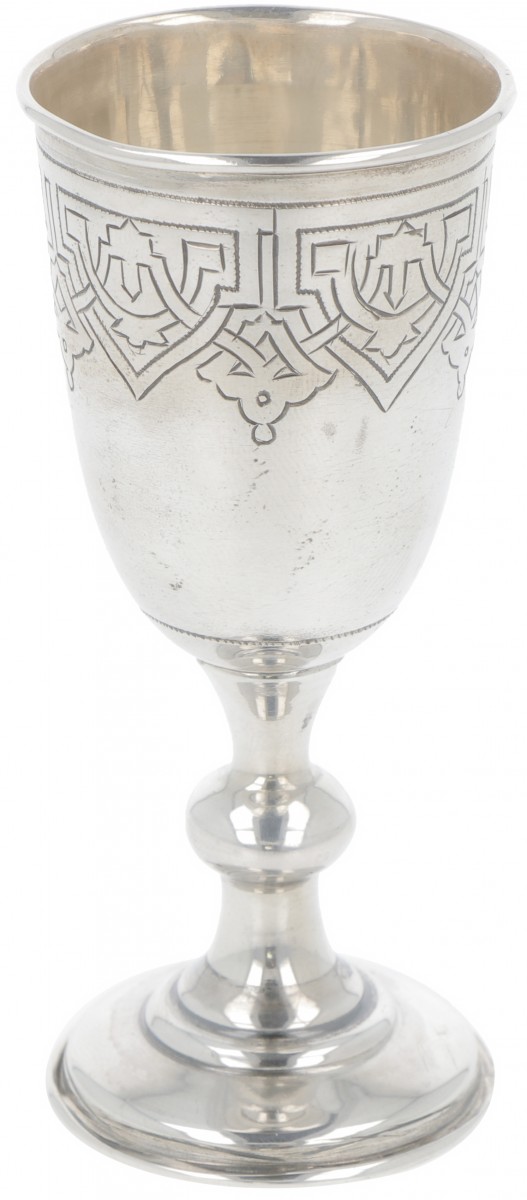 Kiddush beker op voet zilver.