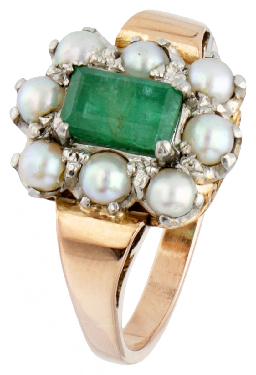 14 kt. Geelgouden Foo Hang Jewelry entourage ring bezet met ca. 0.73 ct. natuurlijke smaragd en parels.