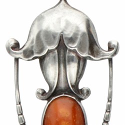 Vroeg zilveren Georg Jensen collier met no.42 art nouveau hanger bezet met barnsteen - 830/1000.