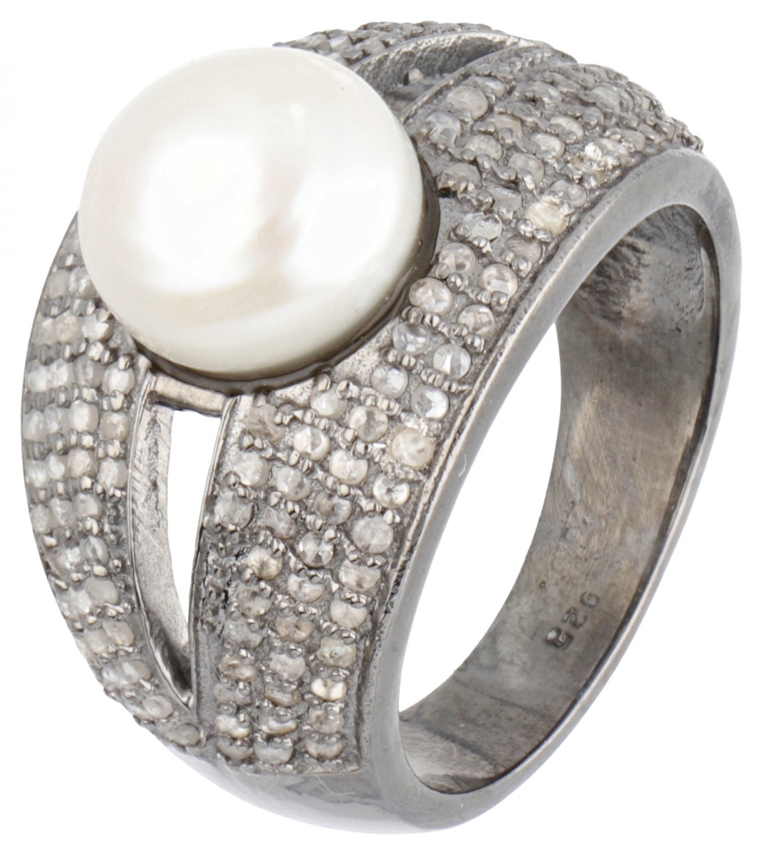 Sterling zilveren ring bezet met roos geslepen diamant en zoetwaterparel.
