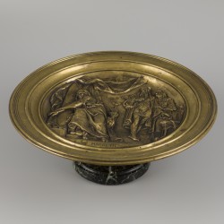 Een bronzen tazza met decor voorstellende een scène uit 'Macbeth', Engeland, ca. 1930.