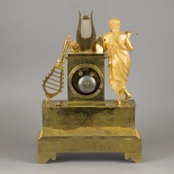 Een vuurvergulde Charles X schouwpendule met voorstelling van Orpheus, Frankrijk, ca. 1830.