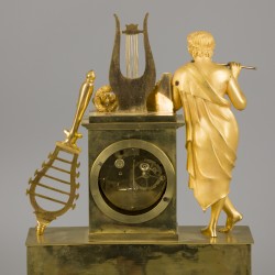 Een vuurvergulde Charles X schouwpendule met voorstelling van Orpheus, Frankrijk, ca. 1830.