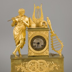 Een vuurvergulde Charles X schouwpendule met voorstelling van Orpheus, Frankrijk, ca. 1830.