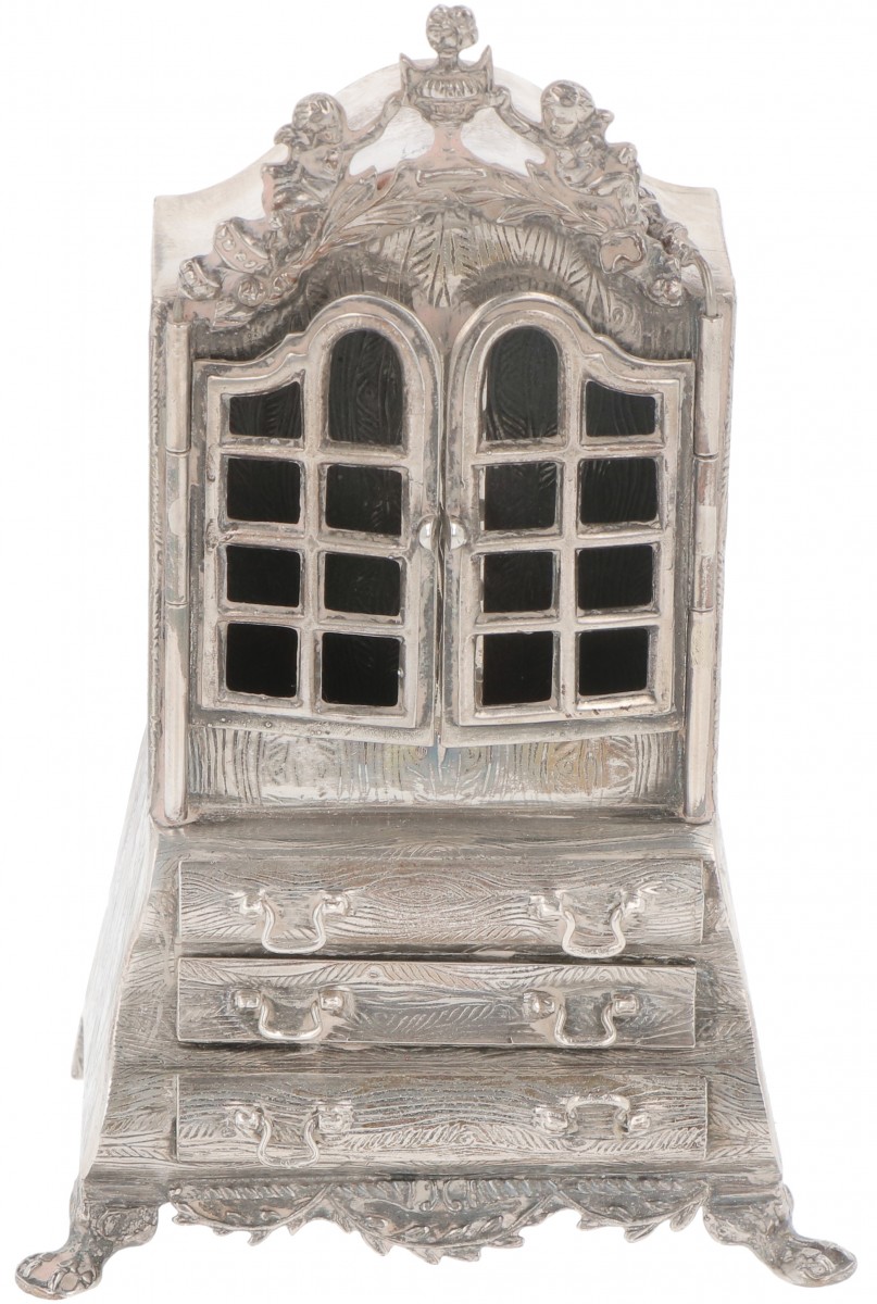 Miniatuur kabinet zilver.