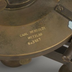 Een landmeetkundig "Carl Hensoldt" bronzen nivelleerinstrument (transit/ theodoliet), Duitsland, begin 20e eeuw.
