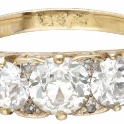 18 kt. Geelgouden art nouveau ring bezet met ca. 2.40 ct. diamant.
