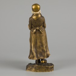 Dominique Alonzo (act. 1910 - 1930), Een 'chryselephantine' figuur waterdraagster - porteuse d'eau, Frankrijk, ca. 1900.