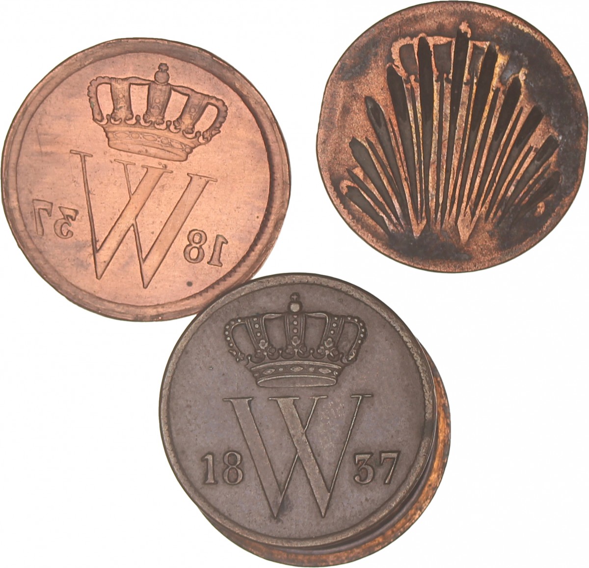 Nederland. Lot (3) Muntdoosje van 1 Cent 1837, een eenzijdige cent 1837 en een gegraveerde cent. 19e eeuw.