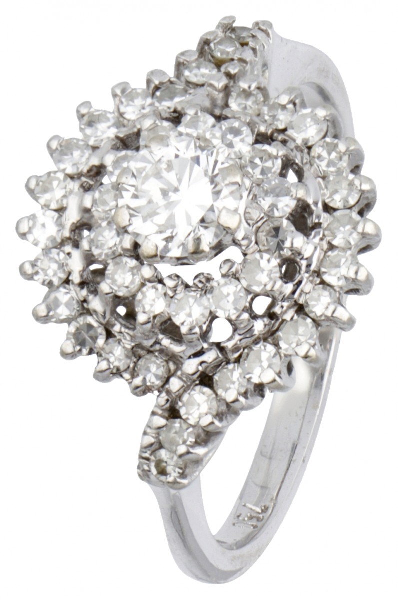 18 kt. Witgouden entourage ring bezet met ca. 0.72 ct. diamant.