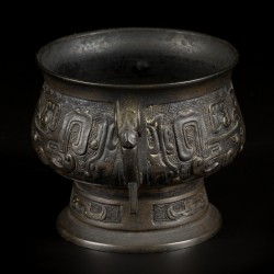 Een bronzen wierookbrander, China, 19e eeuw.