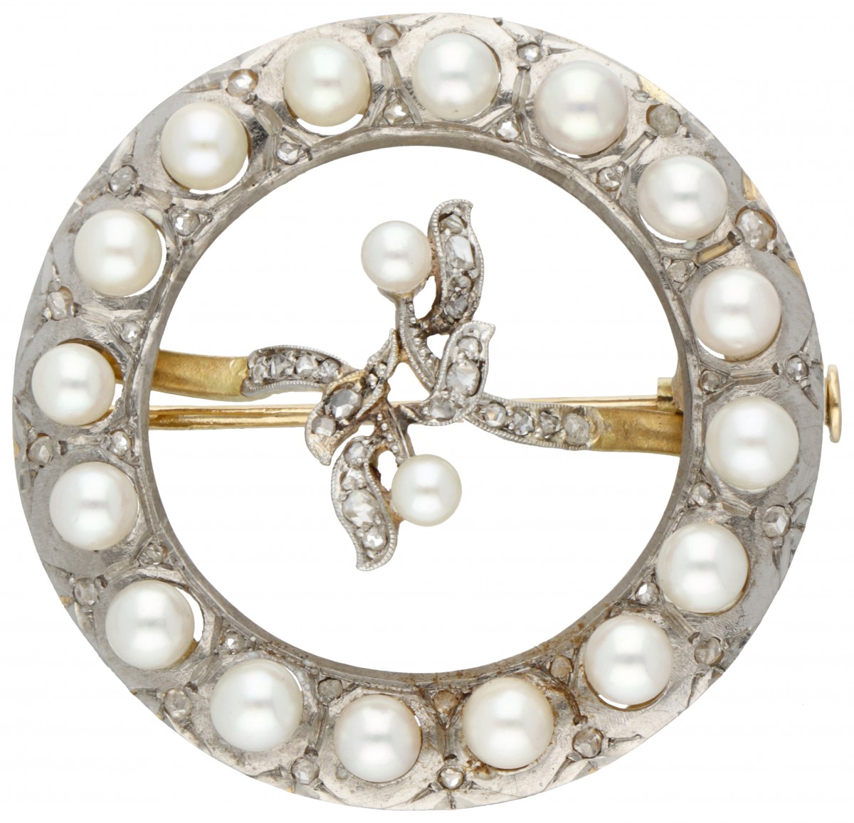 18 kt. Bicolor gouden art nouveau broche bezet met diamant en Akoya parels.