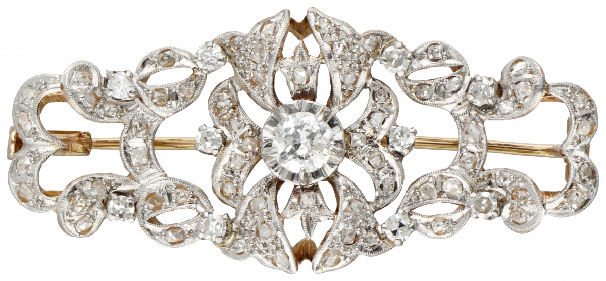 BWG 10 kt. Bicolor gouden art nouveau broche bezet met ca. 75 diamanten.