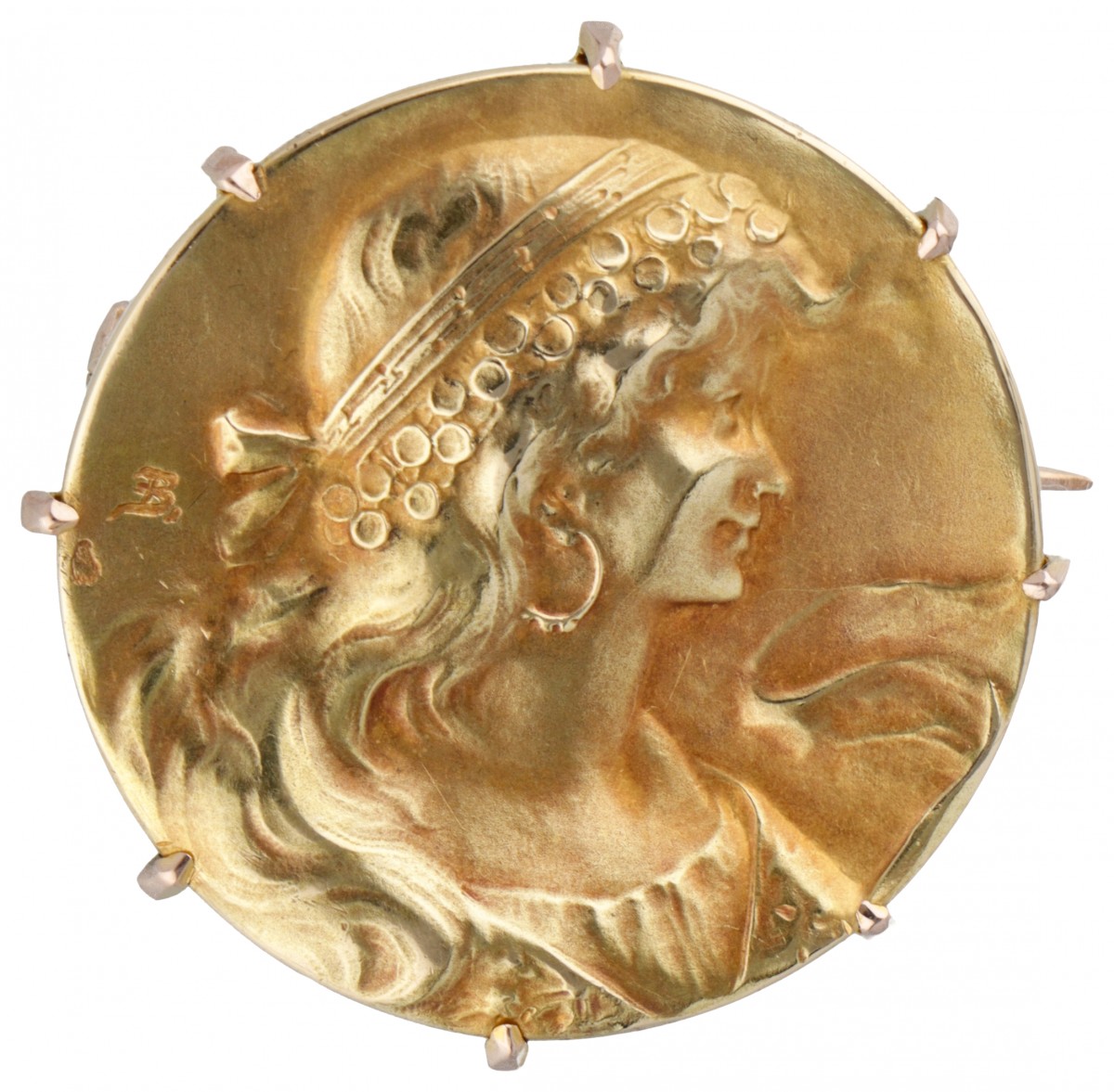 18 kt. Geelgouden art nouveau broche gesigneerd 'B.', met het profiel van een zigeunerdame.