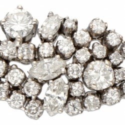 Klassieke 14 kt. witgouden entourage armband bezet met ca. 2.20 ct. diamant.