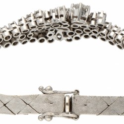 Klassieke 14 kt. witgouden entourage armband bezet met ca. 2.20 ct. diamant.