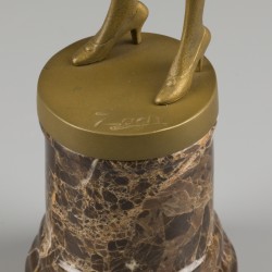 Bruno Zach (1891-1935), Meisje met rijzweep.