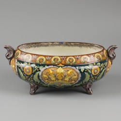 Een aardewerk jardinière met floraal decor, Lunéville Keller Guérin, Frankrijk, 1e helft 20e eeuw.