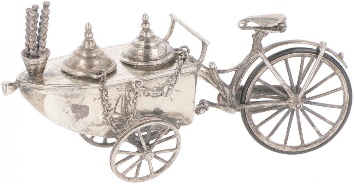 Miniatuur ijscokar zilver.