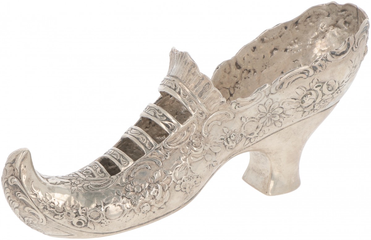 Schoen zilver.