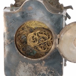 Miniatuur staand horloge zilver.