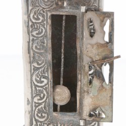 Miniatuur staand horloge zilver.