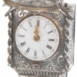 Miniatuur staand horloge zilver.
