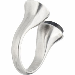Bent Gabrielsen voor Georg Jensen no.173 zilveren ring bezet met spectroliet.