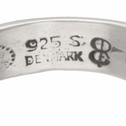 Bent Gabrielsen voor Georg Jensen no.173 zilveren ring bezet met spectroliet.