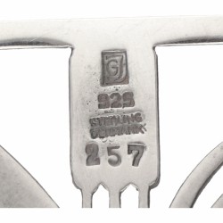 Arno Malinowski for Georg Jensen no.257 zilveren 'Dolphin and Reeds' driehoekige broche - 925/1000.