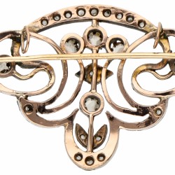 14 kt. Roségouden en 925/000 zilveren ajour art nouveau hanger / broche bezet met diamant.