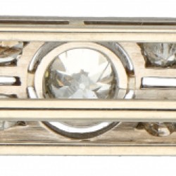 14 kt. Witgouden art deco broche bezet met ca. 0.55 ct. diamant.