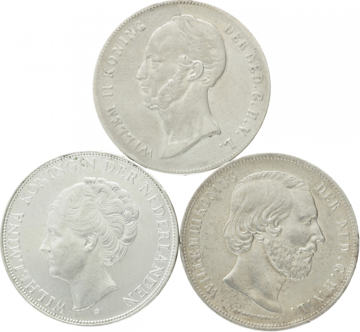 Lot (3) 2½ Gulden. Willem II, Willem III en Wilhelmina. 1849 - 1940. Gemiddeld Zeer Fraai.
