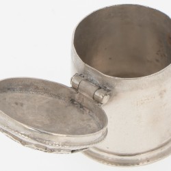 Lodereindoosje ( Amsterdam 1765 ) zilver.